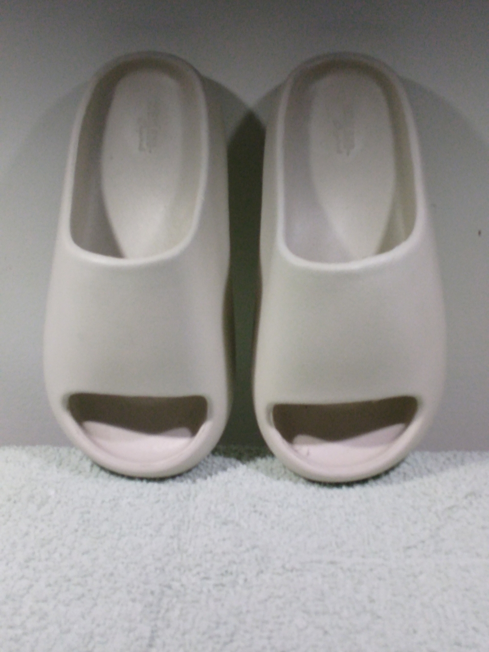 Kids Open-Toe Slip-On Mules in Off-White/Black